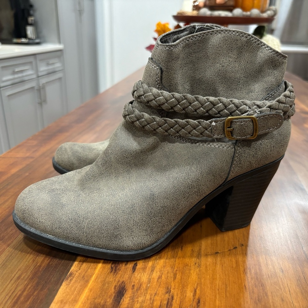 No Parking Gray Booties Ankle Boots Size 8.5